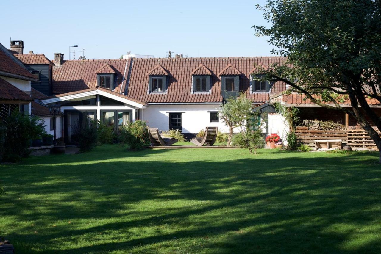 Autour De La Ferme *